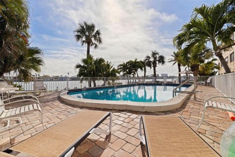 Copropriété à vendre à Treasure Island, Floride: 2 chambres, 72.84 m2 № 2402975 - photo 21