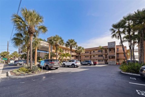 Condo à Treasure Island, Floride, 2 chambres № 2402975