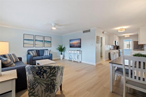 Copropriété à vendre à Treasure Island, Floride: 2 chambres, 72.84 m2 № 2402975 - photo 2