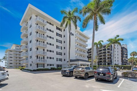 Condo in Hillsboro Beach, Florida, 2 bedrooms  № 1814228 - photo 9