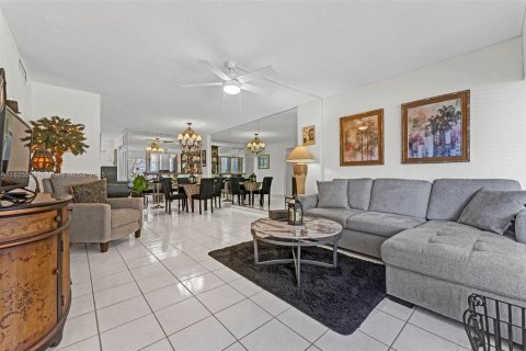 Condo in Hillsboro Beach, Florida, 2 bedrooms  № 1814228 - photo 24