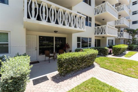 Condo in Hillsboro Beach, Florida, 2 bedrooms  № 1814228 - photo 5