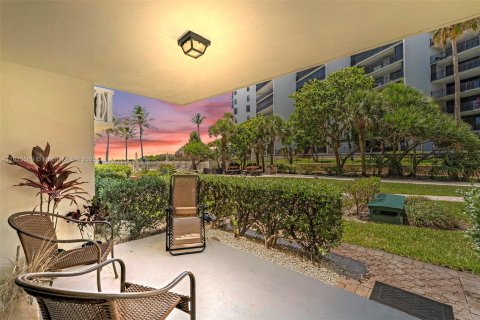 Condo in Hillsboro Beach, Florida, 2 bedrooms  № 1814228 - photo 2