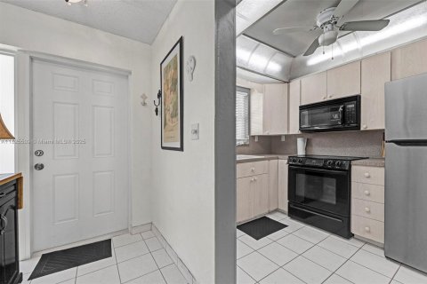 Condo in Hillsboro Beach, Florida, 2 bedrooms  № 1814228 - photo 15