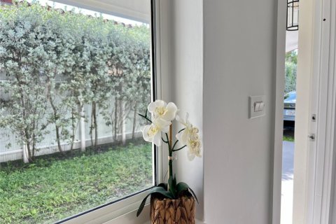 Снять в аренду кондоминиум в Майами, Флорида 2 спальни, 142.14м2, № 1950124 - фото 1