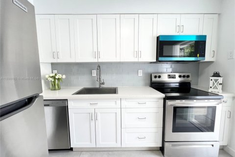 Снять в аренду кондоминиум в Майами, Флорида 2 спальни, 142.14м2, № 1950124 - фото 3