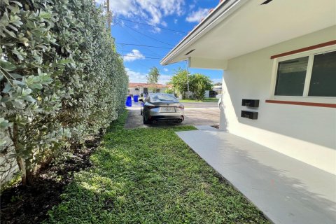 Снять в аренду кондоминиум в Майами, Флорида 2 спальни, 142.14м2, № 1950124 - фото 14