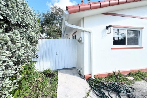 Снять в аренду кондоминиум в Майами, Флорида 2 спальни, 142.14м2, № 1950124 - фото 11