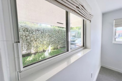 Снять в аренду кондоминиум в Майами, Флорида 2 спальни, 142.14м2, № 1950124 - фото 2