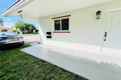 Снять в аренду кондоминиум в Майами, Флорида 2 спальни, 142.14м2, № 1950124 - фото 4