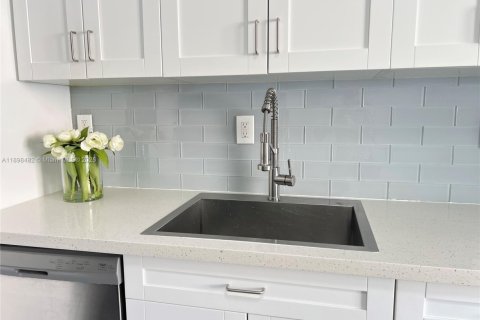 Снять в аренду кондоминиум в Майами, Флорида 2 спальни, 142.14м2, № 1950124 - фото 8