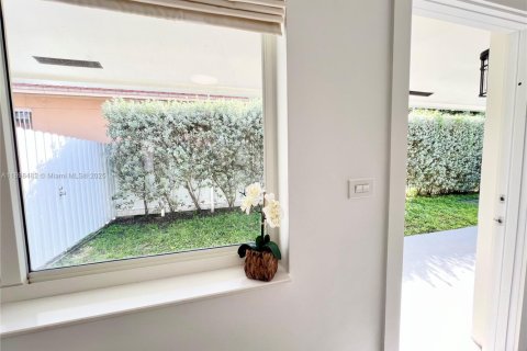 Снять в аренду кондоминиум в Майами, Флорида 2 спальни, 142.14м2, № 1950124 - фото 18