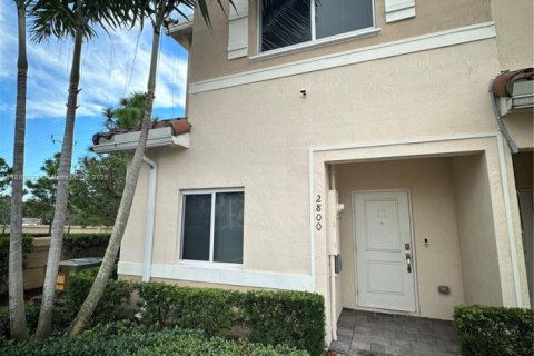 Таунхаус в Майами-Гарденс, Флорида 3 спальни, 133.97м2 № 2015392