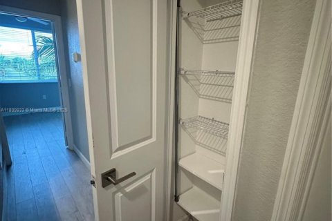 Купить таунхаус в Майами-Гарденс, Флорида 3 спальни, 133.97м2, № 2015392 - фото 21