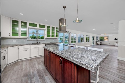 Villa ou maison à vendre à Madeira Beach, Floride: 2 chambres, 253.44 m2 № 2415585 - photo 11