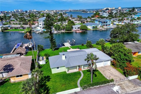 Villa ou maison à Madeira Beach, Floride 2 chambres, 253.44 m2 № 2415585