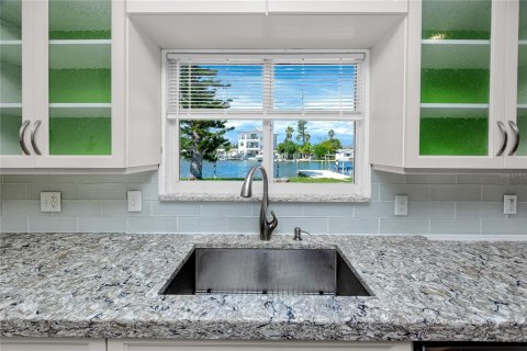 Villa ou maison à vendre à Madeira Beach, Floride: 2 chambres, 253.44 m2 № 2415585 - photo 12