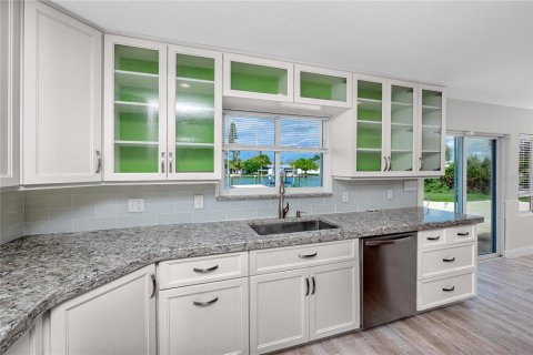 Villa ou maison à vendre à Madeira Beach, Floride: 2 chambres, 253.44 m2 № 2415585 - photo 7