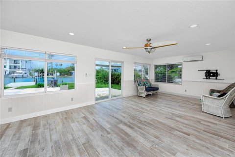 Villa ou maison à vendre à Madeira Beach, Floride: 2 chambres, 253.44 m2 № 2415585 - photo 18