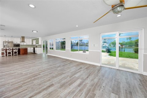 Villa ou maison à vendre à Madeira Beach, Floride: 2 chambres, 253.44 m2 № 2415585 - photo 16