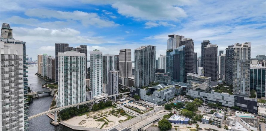 Condominio en Miami, Florida, 2 dormitorios  № 2154923