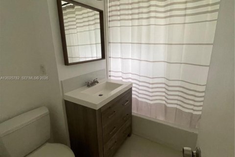 Купить виллу или дом в Корал-Гейблс, Флорида 3 спальни, 124.77м2, № 2085369 - фото 6
