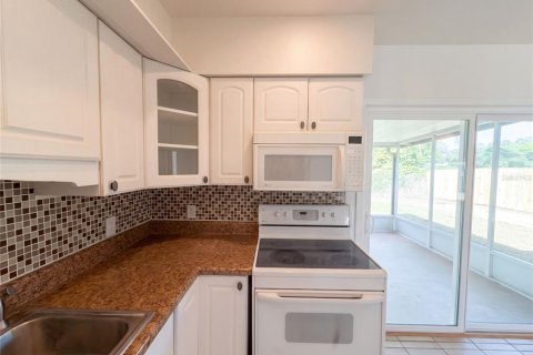Villa ou maison à vendre à Brandon, Floride: 3 chambres, 84.73 m2 № 2397085 - photo 9