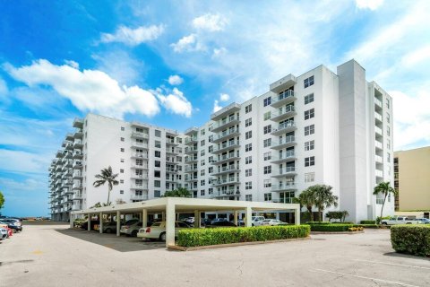 Купить кондоминиум в Палм-Бич, Флорида 5 комнат, 143.81м2, № 2085535 - фото 3