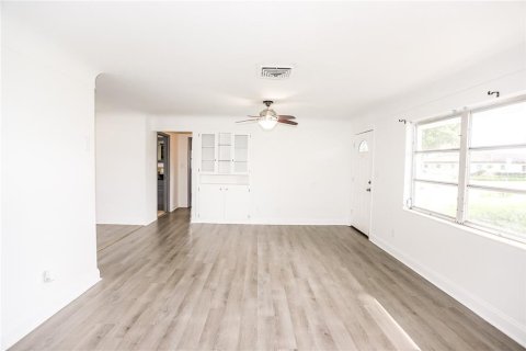Villa ou maison à vendre à Seminole, Floride: 2 chambres, 97.73 m2 № 2273339 - photo 7