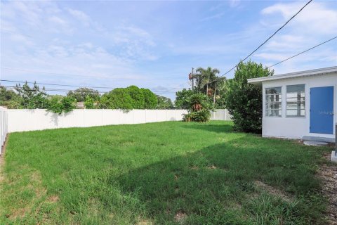 Villa ou maison à vendre à Seminole, Floride: 2 chambres, 97.73 m2 № 2273339 - photo 4