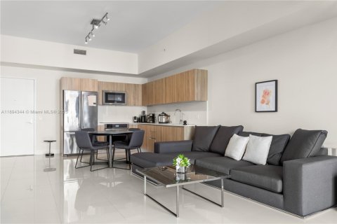 Снять в аренду кондоминиум в Авентура, Флорида 1 спальня, 85.47м2, № 1949975 - фото 1