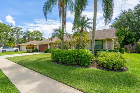 House in Wellington, Florida 4 bedrooms, 169.92 sq.m. № 2269901 - photo 3