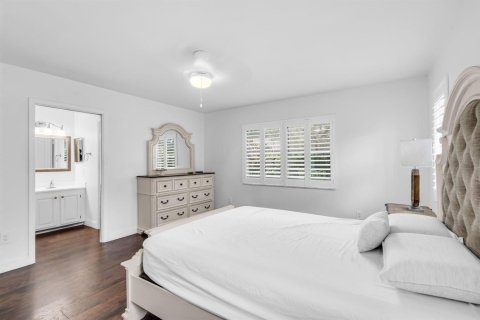 House in Wellington, Florida 4 bedrooms, 169.92 sq.m. № 2269901 - photo 15