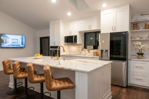 House in Wellington, Florida 4 bedrooms, 169.92 sq.m. № 2269901 - photo 7