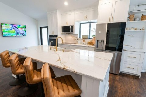 House in Wellington, Florida 4 bedrooms, 169.92 sq.m. № 2269901 - photo 10