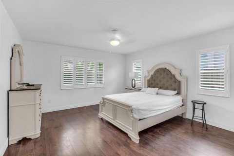 House in Wellington, Florida 4 bedrooms, 169.92 sq.m. № 2269901 - photo 13