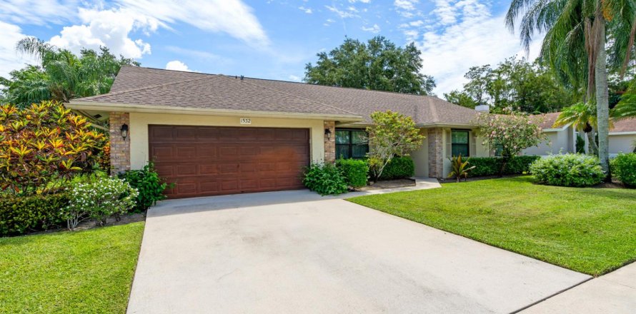 House in Wellington, Florida 4 bedrooms, 169.92 sq.m. № 2269901