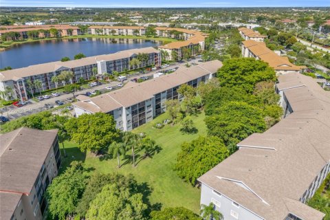 Купить кондоминиум в Пемброк-Пайнс, Флорида 2 спальни, 126.72м2, № 2012338 - фото 15