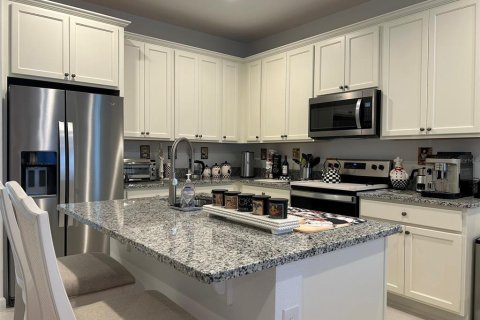 Townhouse in Winter Garden, Florida 4 bedrooms, 204.11 sq.m. № 2353400 - photo 24