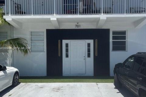 House in Miami Beach, Florida 2 bedrooms, 84.82 sq.m. № 2090038
