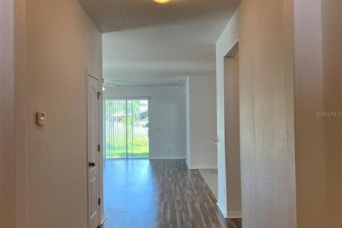 House in Orlando, Florida 4 bedrooms, 188.31 sq.m. № 2147991 - photo 14