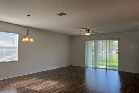 House in Orlando, Florida 4 bedrooms, 188.31 sq.m. № 2147991 - photo 4