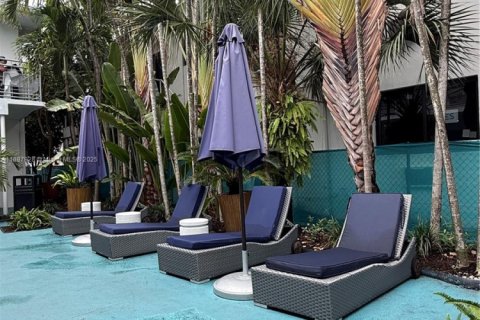 Снять в аренду квартиру в Майами-Бич, Флорида 847.55м2, № 1949819 - фото 2