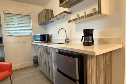 Снять в аренду квартиру в Майами-Бич, Флорида 847.55м2, № 1949819 - фото 4