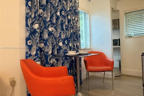 Снять в аренду квартиру в Майами-Бич, Флорида 847.55м2, № 1949819 - фото 5