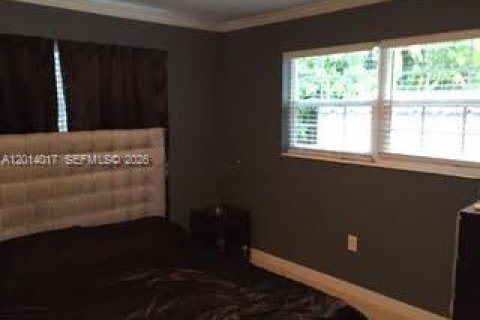 Commercial property in Miami, Florida 174.75 sq.m. № 2076045 - photo 19