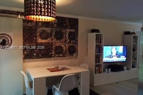 Commercial property in Miami, Florida 174.75 sq.m. № 2076045 - photo 15