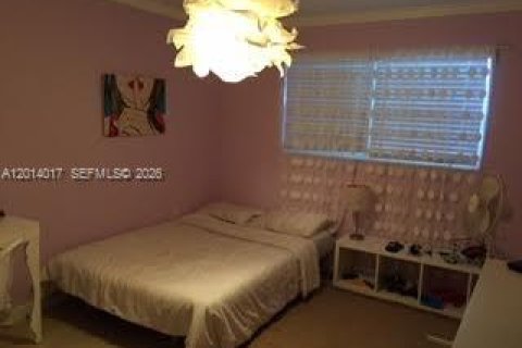 Commercial property in Miami, Florida 174.75 sq.m. № 2076045 - photo 18