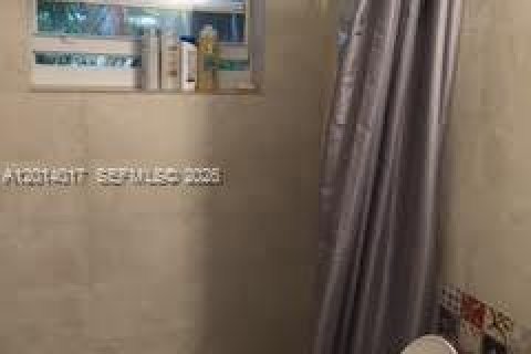 Commercial property in Miami, Florida 174.75 sq.m. № 2076045 - photo 20