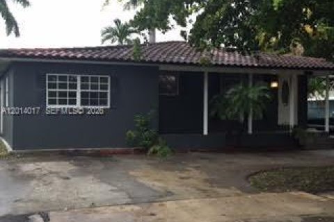 Commercial property in Miami, Florida 174.75 sq.m. № 2076045 - photo 3